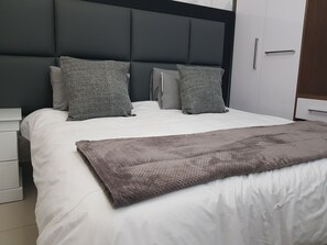 Luxury Double Room, 2 Bedrooms, Accessible, Garden Area | 2 bedrooms, premium bedding, individually decorated, desk - Cyro Apartments (Umhlanga)