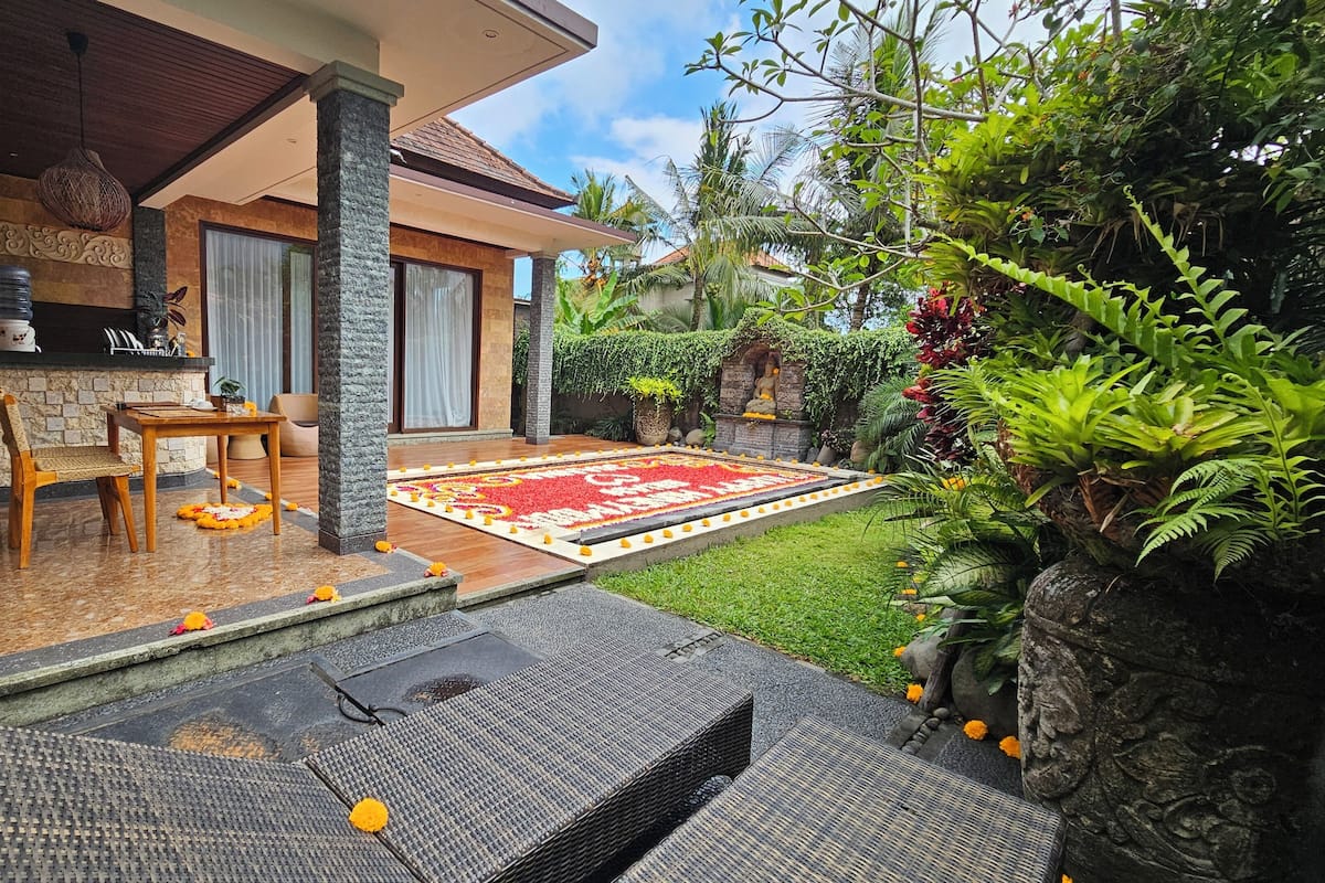 Superior Villa, 1 King Bed, Pool View, Poolside | Terrace/patio