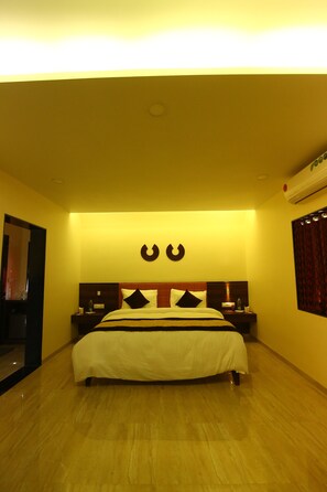 Luxury Room | Premium bedding, individually decorated, individually furnished