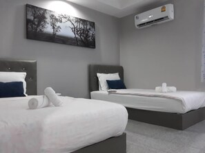 Standard Twin Room | Desk, free WiFi, bed sheets - Golden Teak Ville (Buriram)