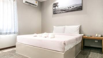 Standard Double Room | Desk, free WiFi, bed sheets