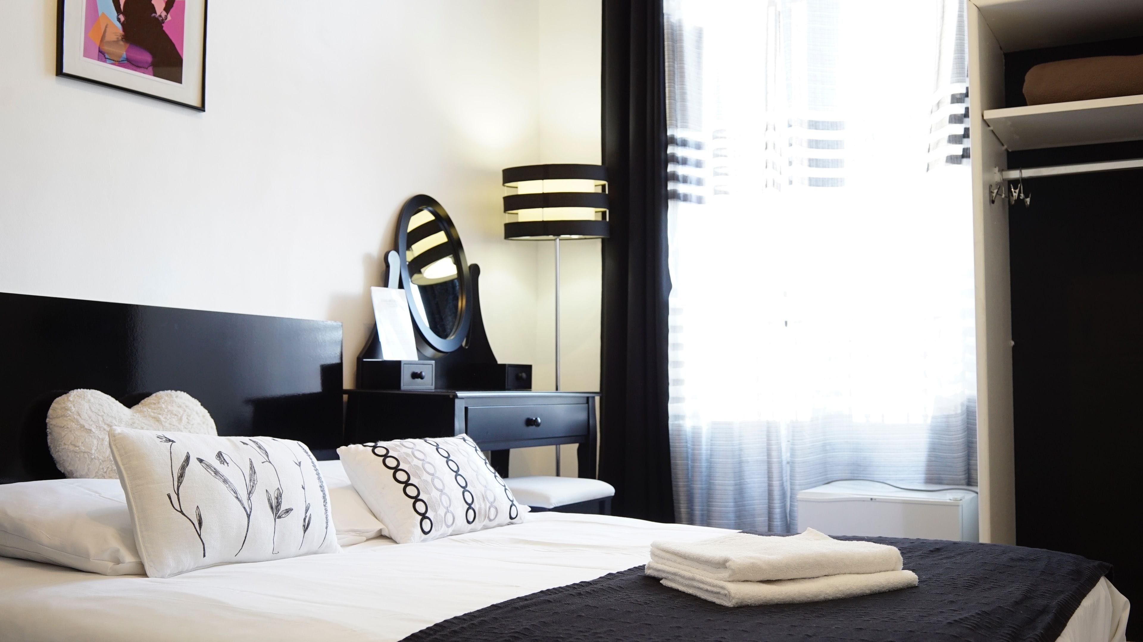 double room | minibar, desk, free wifi, bed sheets