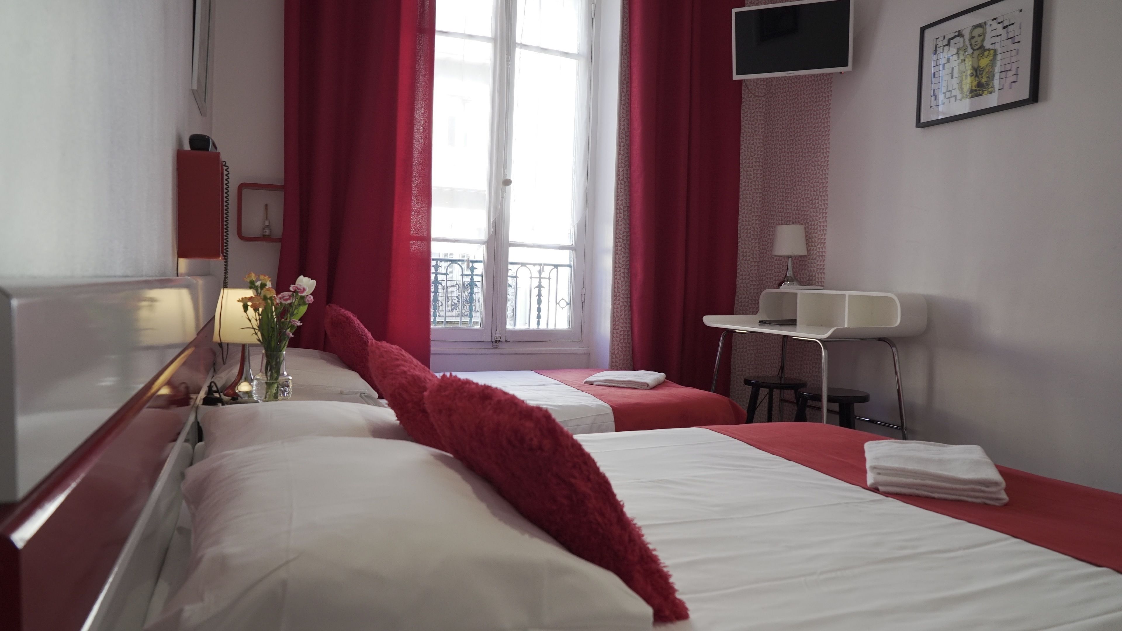 triple room | minibar, desk, free wifi, bed sheets