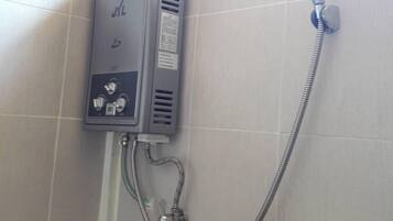 Shower, free toiletries, towels