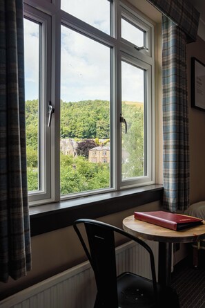 Premium bedding, free WiFi - Traquair Arms Hotel (Peebles)