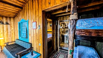 Familienbungalow | Badezimmer | Dusche, kostenlose Toilettenartikel, Haartrockner, Hausschuhe