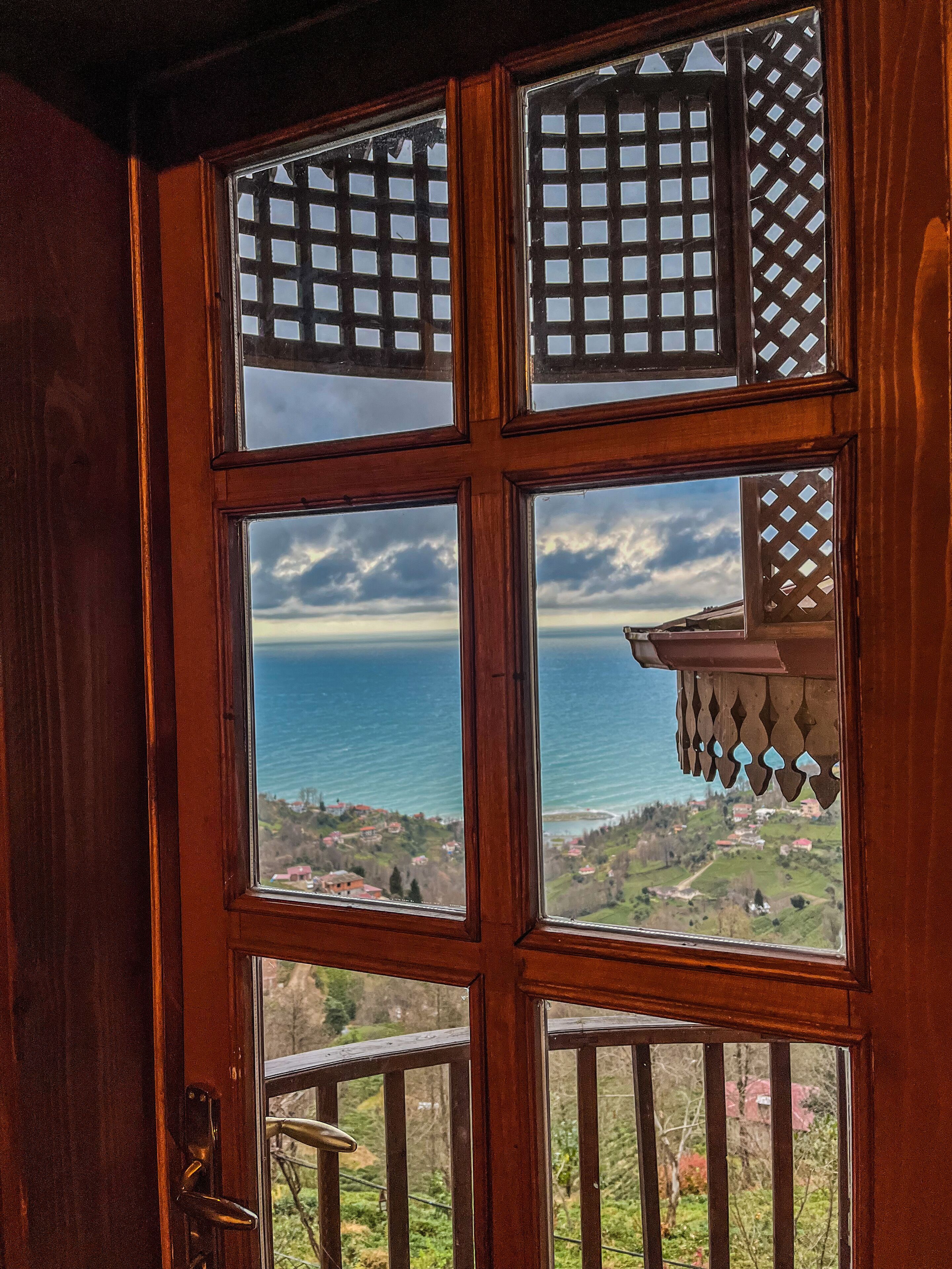 Escritorio, wifi gratis y ropa de cama 