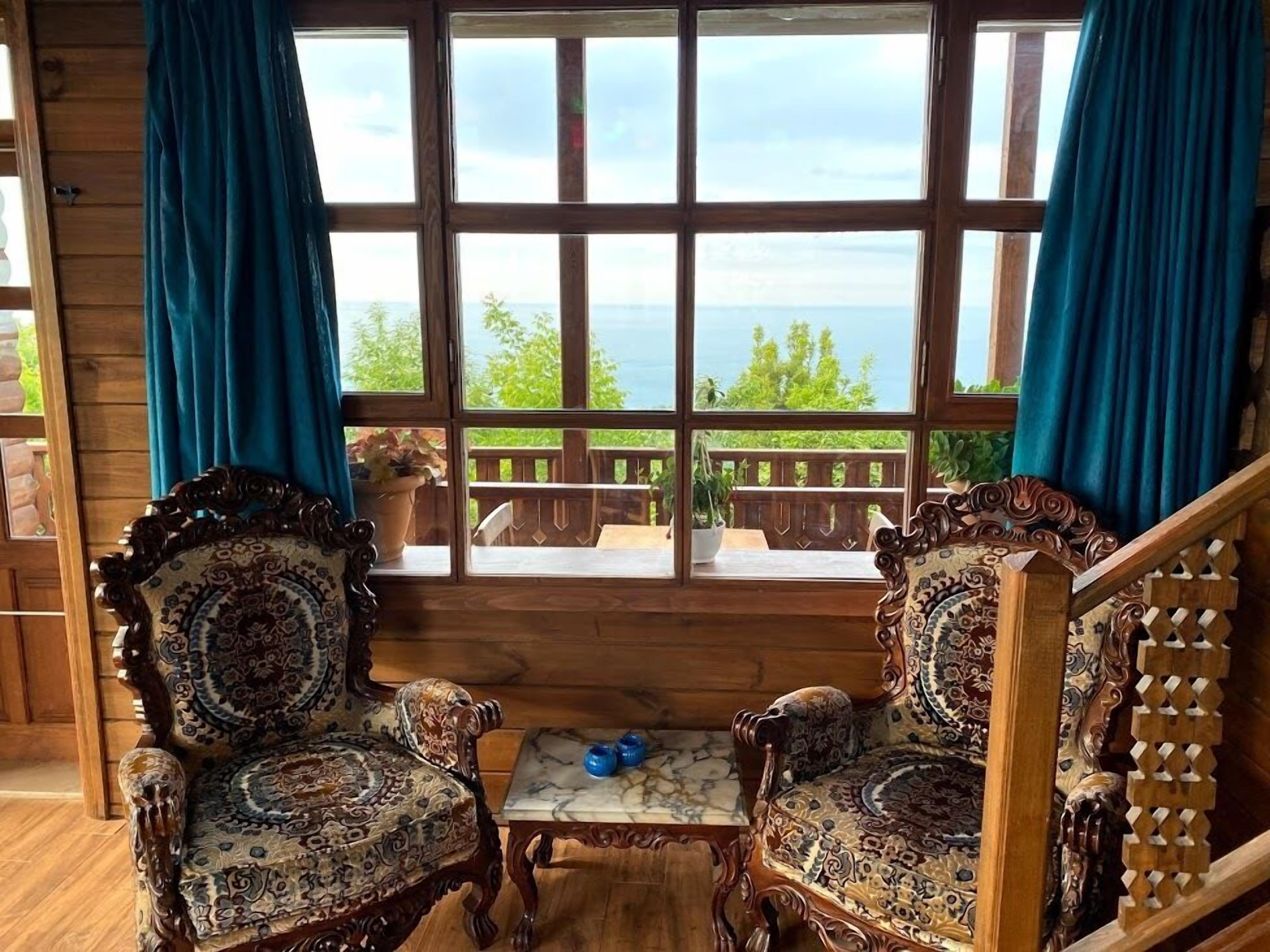 suite | living area | lcd tv