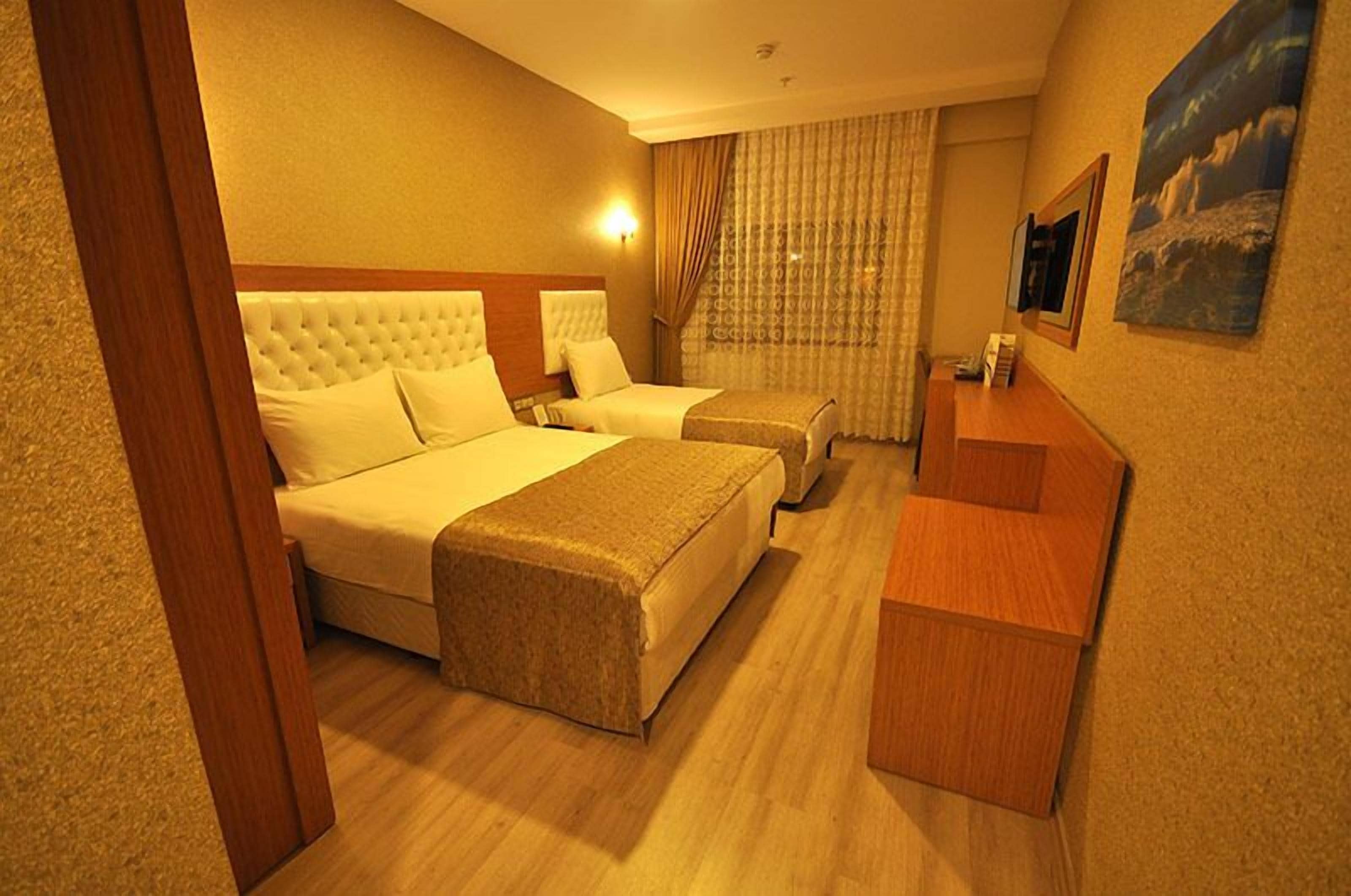 standard twin room | premium bedding, minibar, in-room safe, desk
