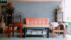 Lobby sitting area - Muang Khon Guest House (Nakhon Si Thammarat)