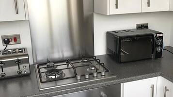 Deluxe Apartment, 2 Bedrooms | Private kitchen