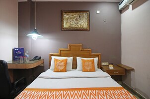 Habitación estándar con 1 cama doble o 2 individuales, 1 cama doble, baño privado | Ropa de cama