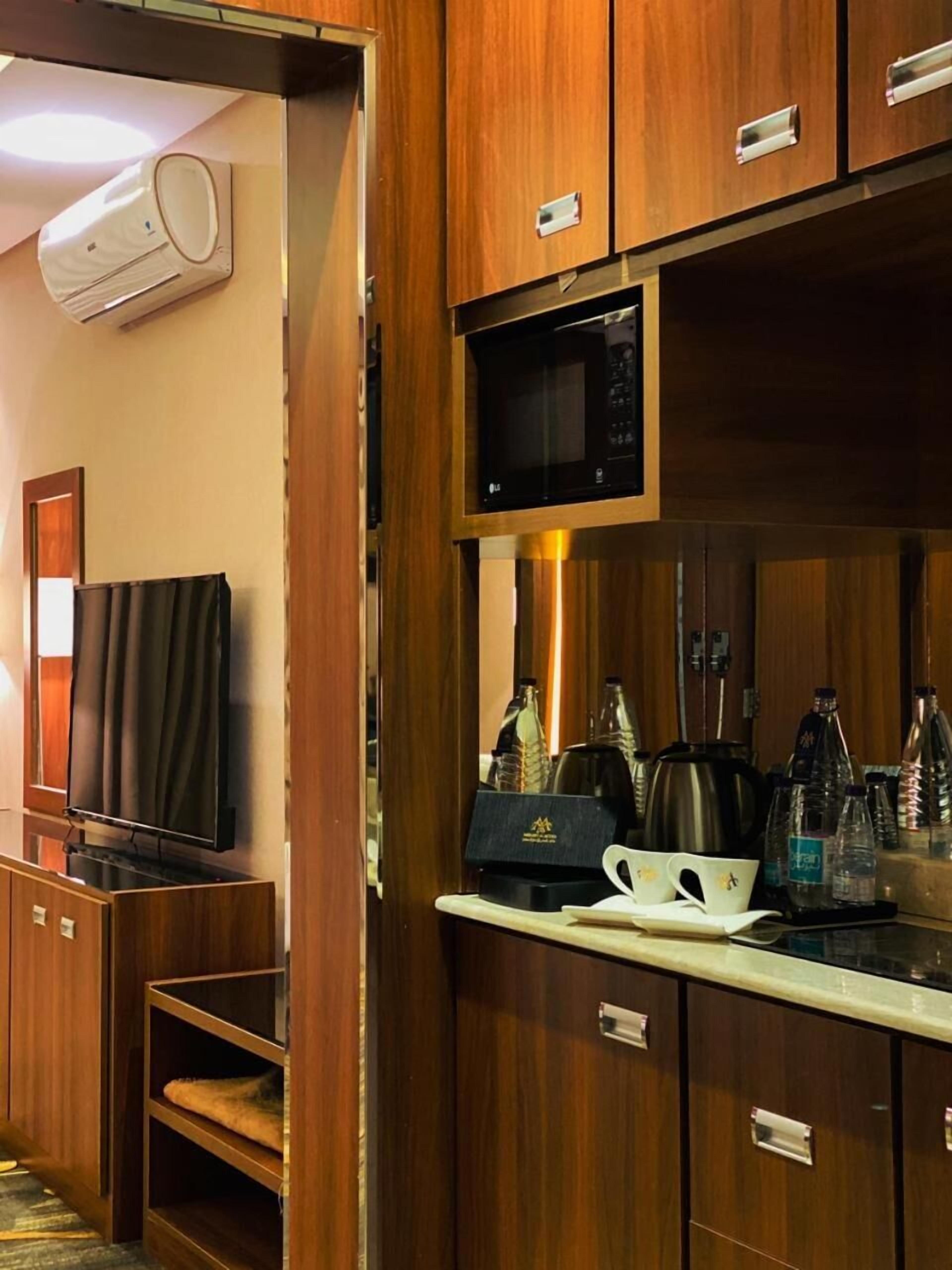 microwave, electric kettle