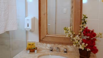 Quarto standard | Pia do banheiro