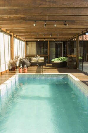 Una piscina techada