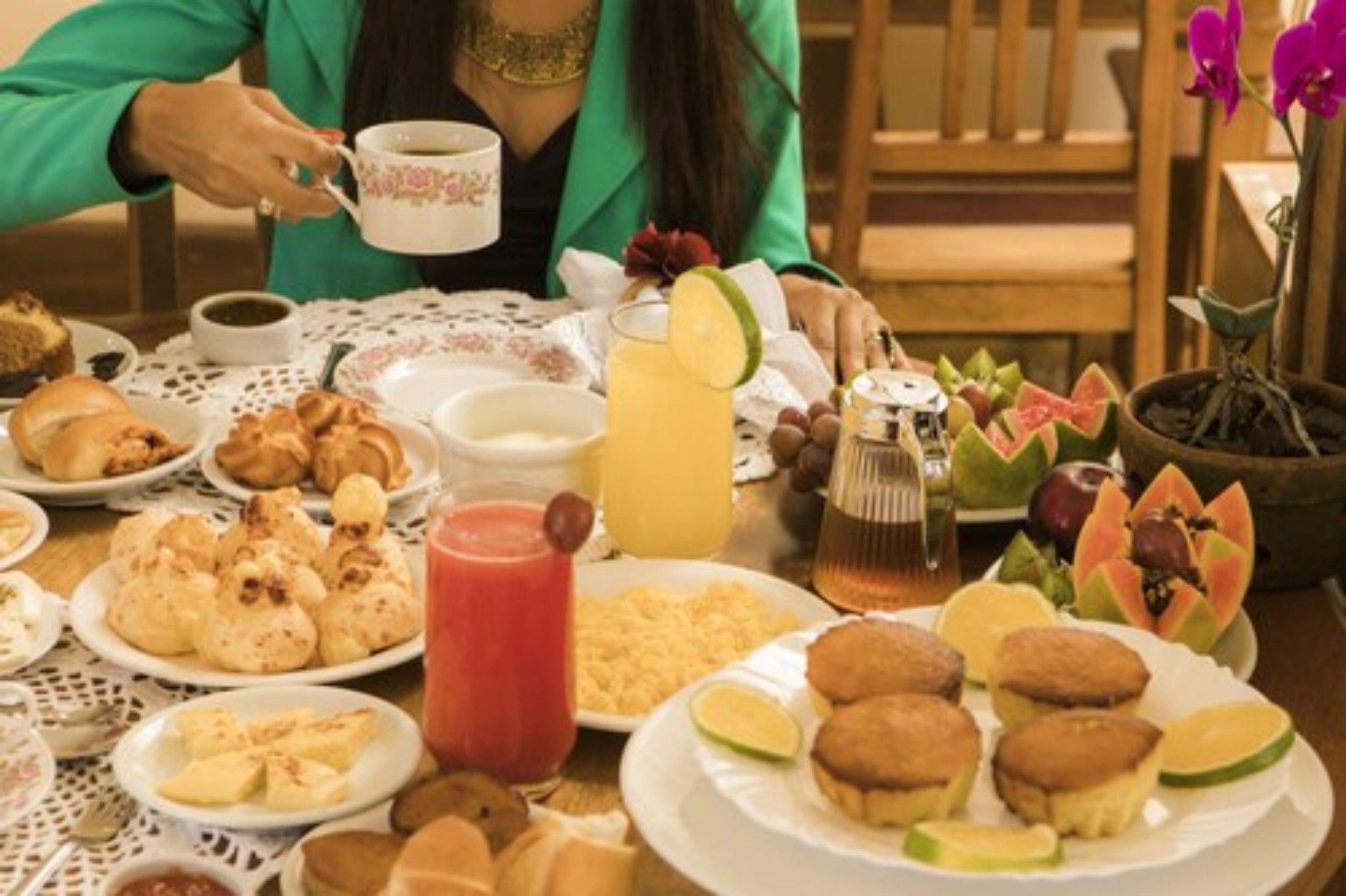 Café da manhã com buffet grátis todos os dias