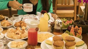 Free daily buffet breakfast