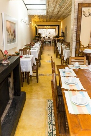 Desayuno buffet incluido todos los días 