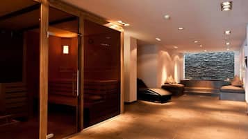 Área de tratamiento exterior, un sauna, una bañera de hidromasaje