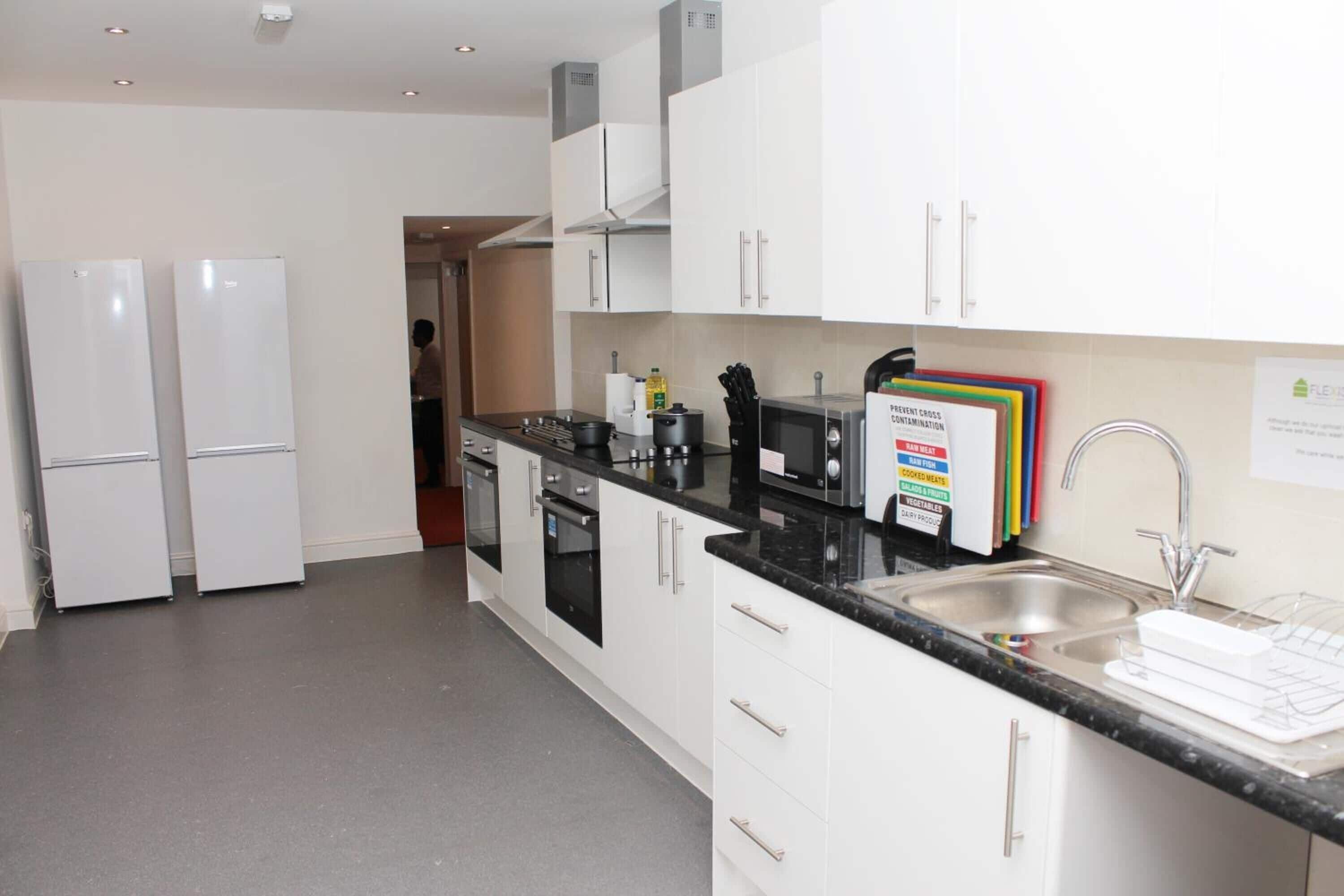 full-sized fridge, microwave, oven, stovetop