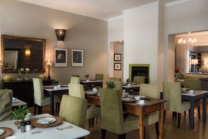 Termasuk sarapan Eropah setiap hari