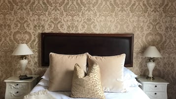 Monkbar | Individually decorated, desk, iron/ironing board, free WiFi