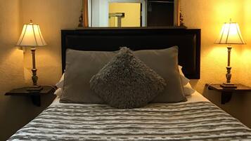 Victoria | Individually decorated, desk, iron/ironing board, free WiFi