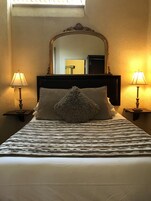 Victoria | Individually decorated, desk, iron/ironing board, free WiFi