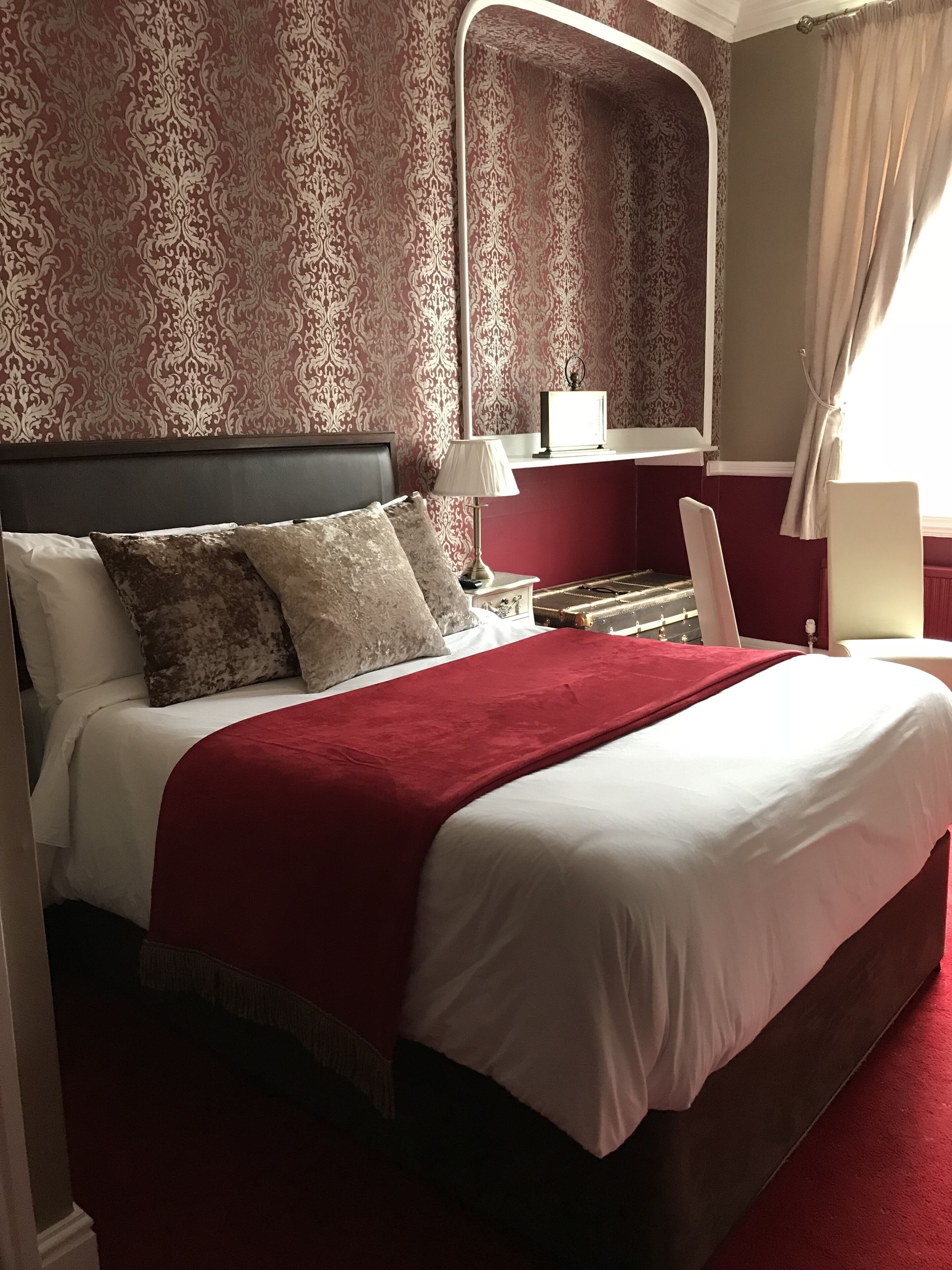 Individually decorated, desk, iron/ironing board, free WiFi