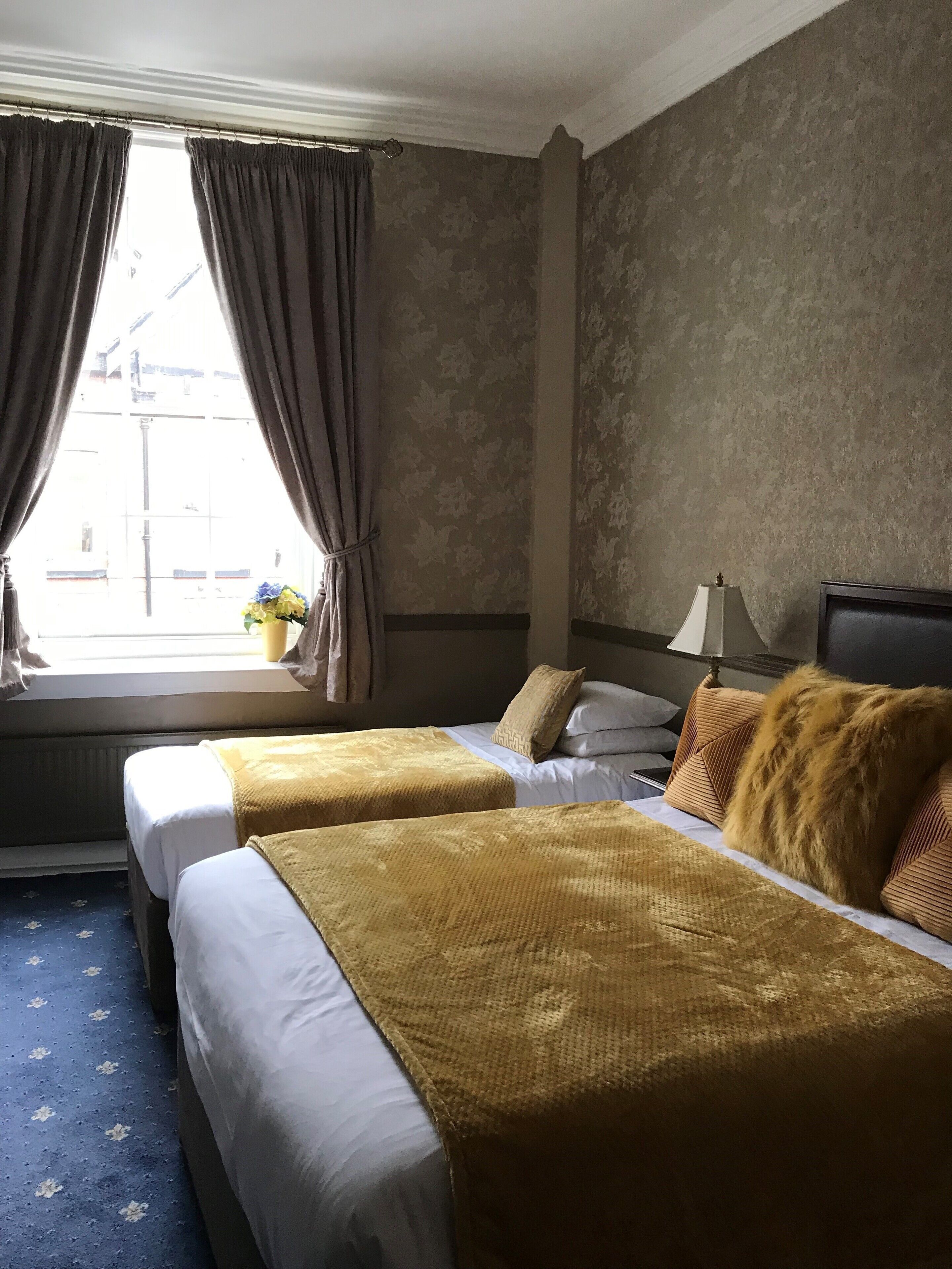 Individually decorated, desk, iron/ironing board, free WiFi