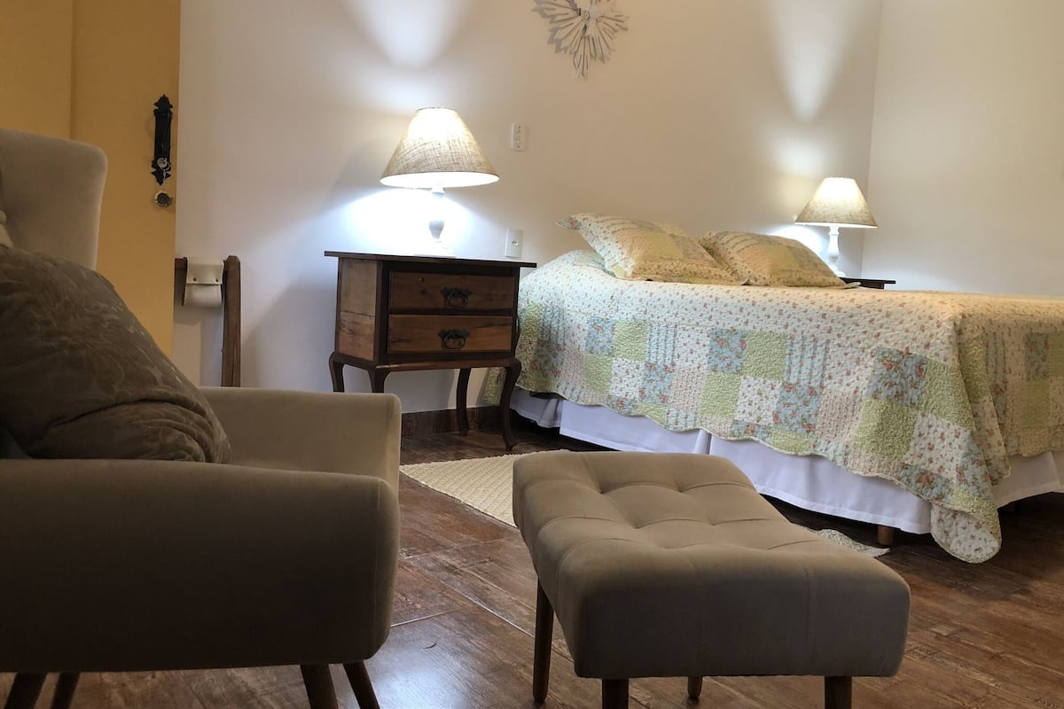 Suite Supérieure, 1 grand lit | Coffres-forts dans les chambres, décoration personnalisée