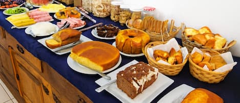 含每日吃到飽早餐