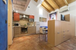 Studio | Cuisine privée | Grand réfrigérateur, micro-ondes, four, plaque de cuisson