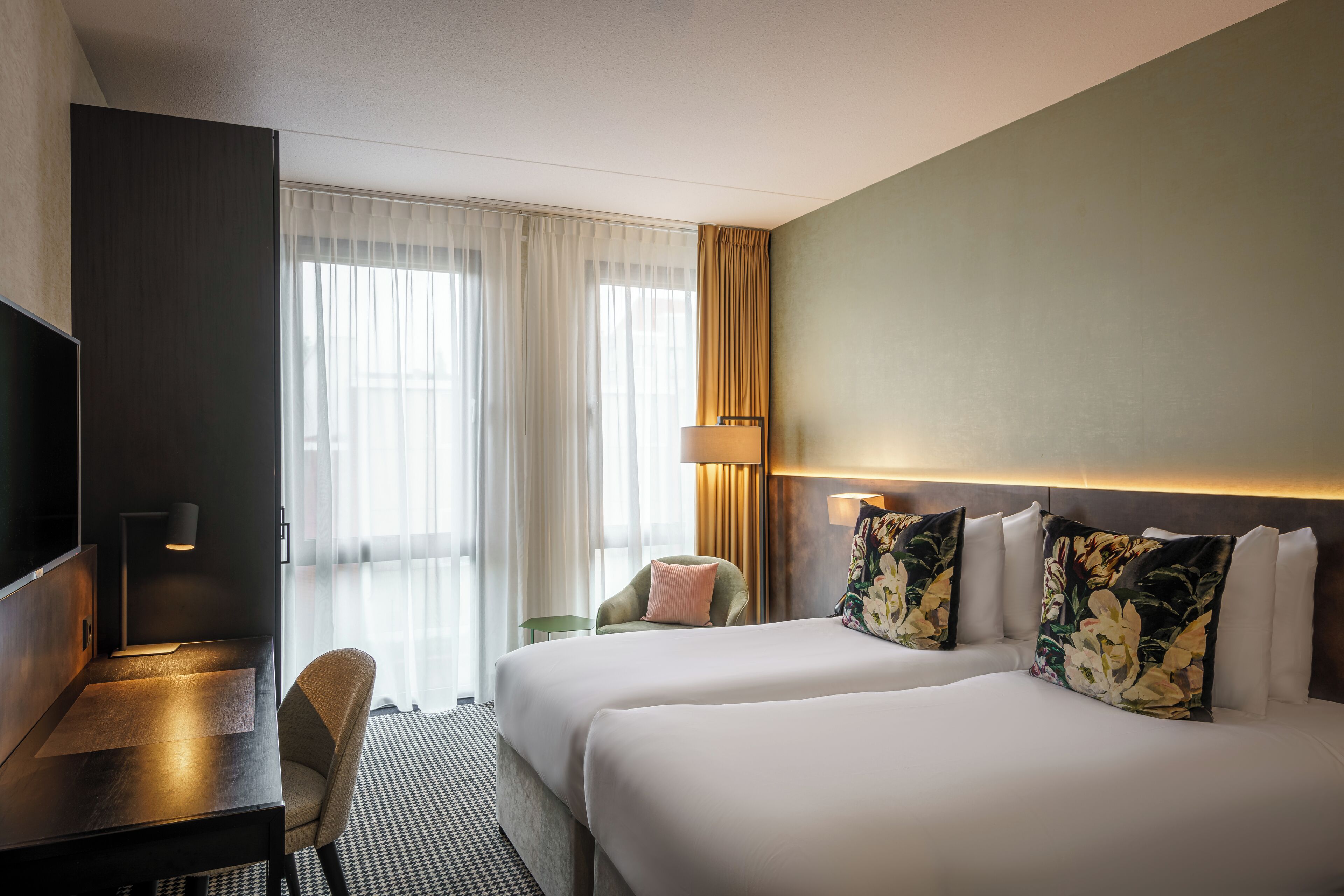Twin Room, Canal View