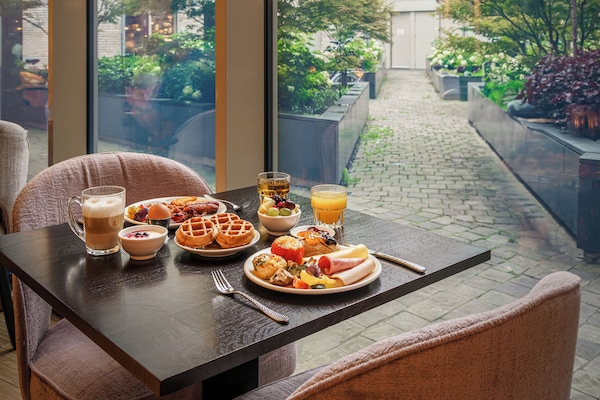 Tägliches Frühstücksbuffet gegen Gebühr