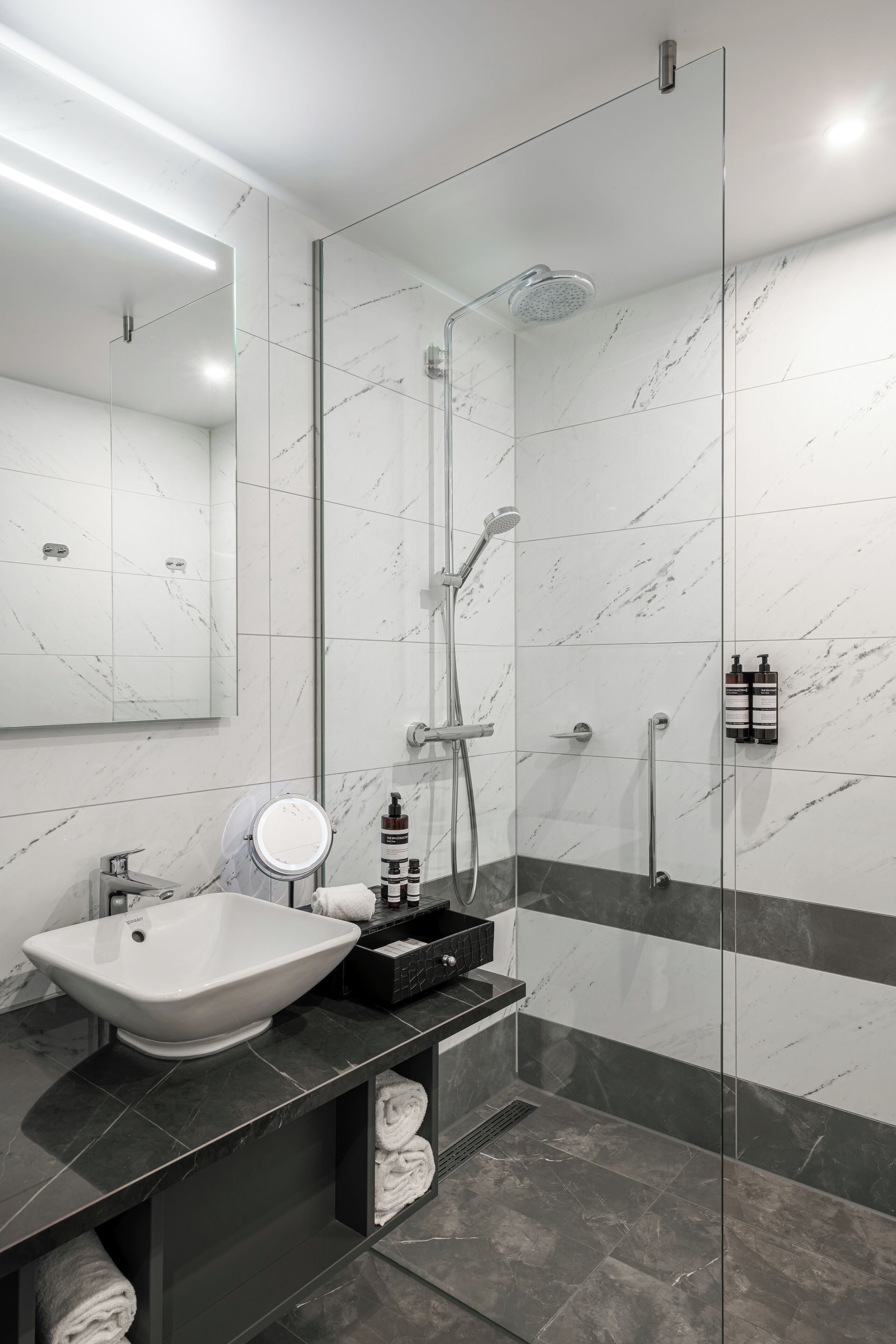 shower, rainfall showerhead, free toiletries, hair dryer