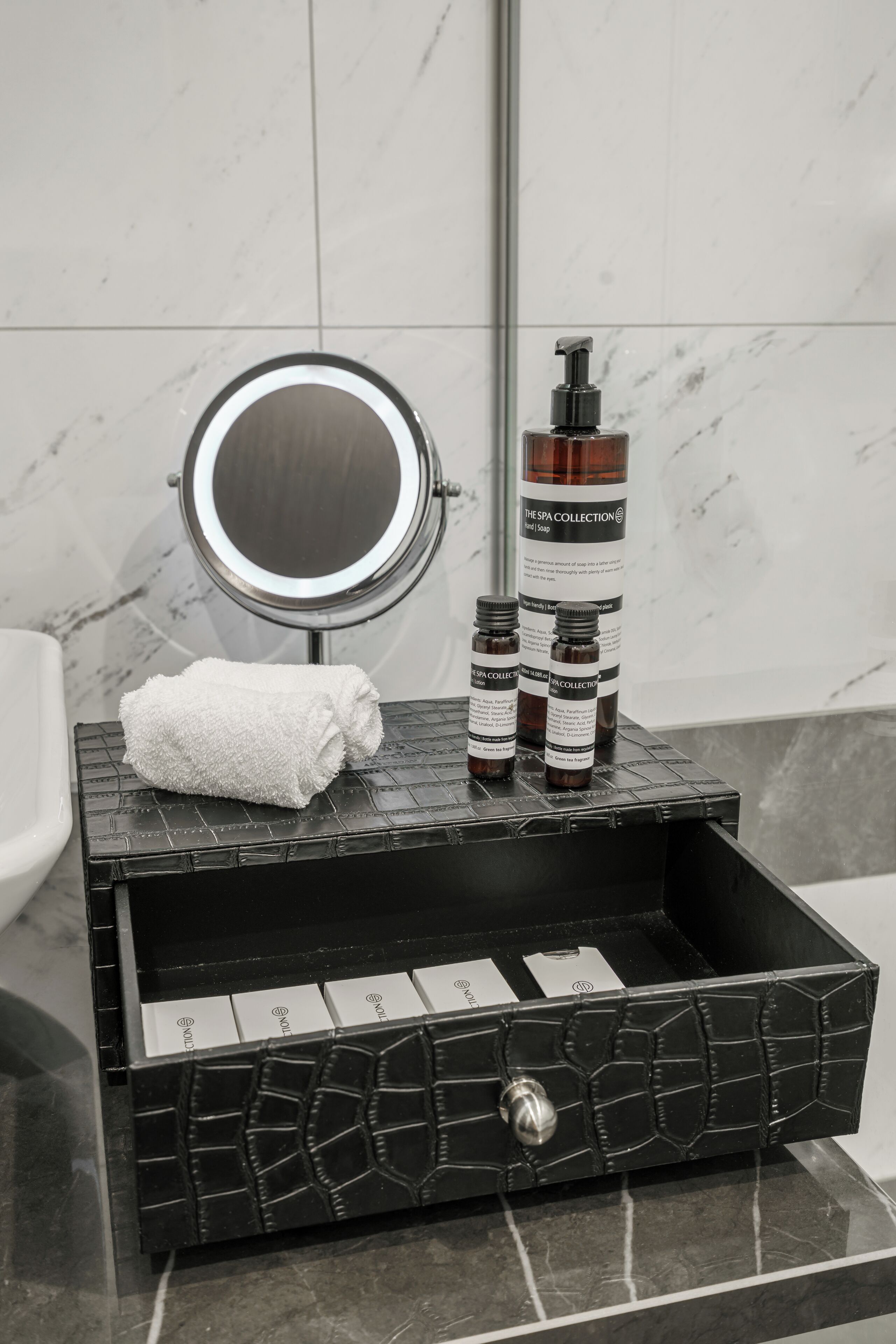 shower, rainfall showerhead, free toiletries, hair dryer