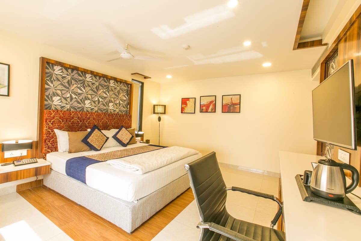 Business Room | Free WiFi
