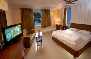 Bureau, chambres insonorisées, fer et planche à repasser, Wi-Fi gratuit