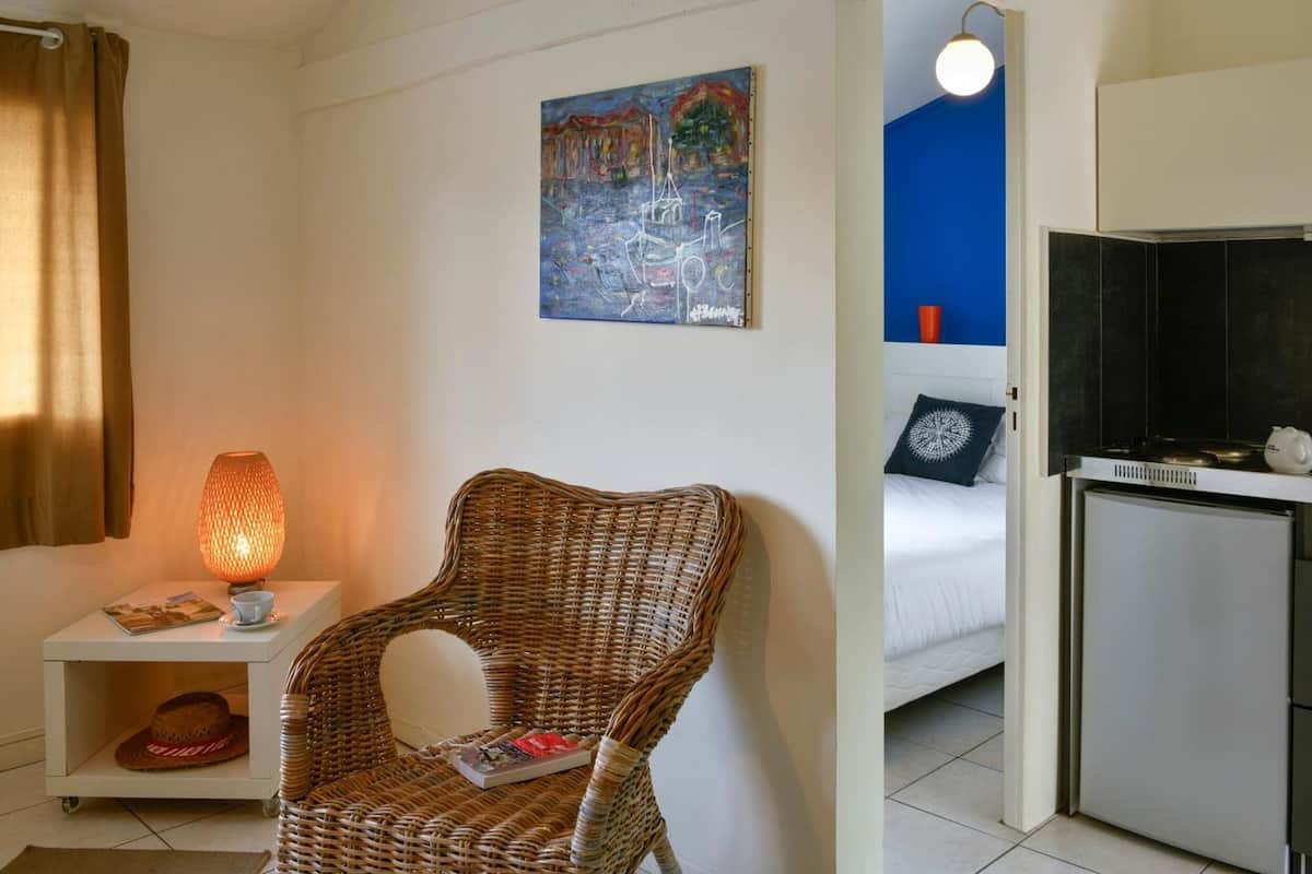 flat-screen tv, books