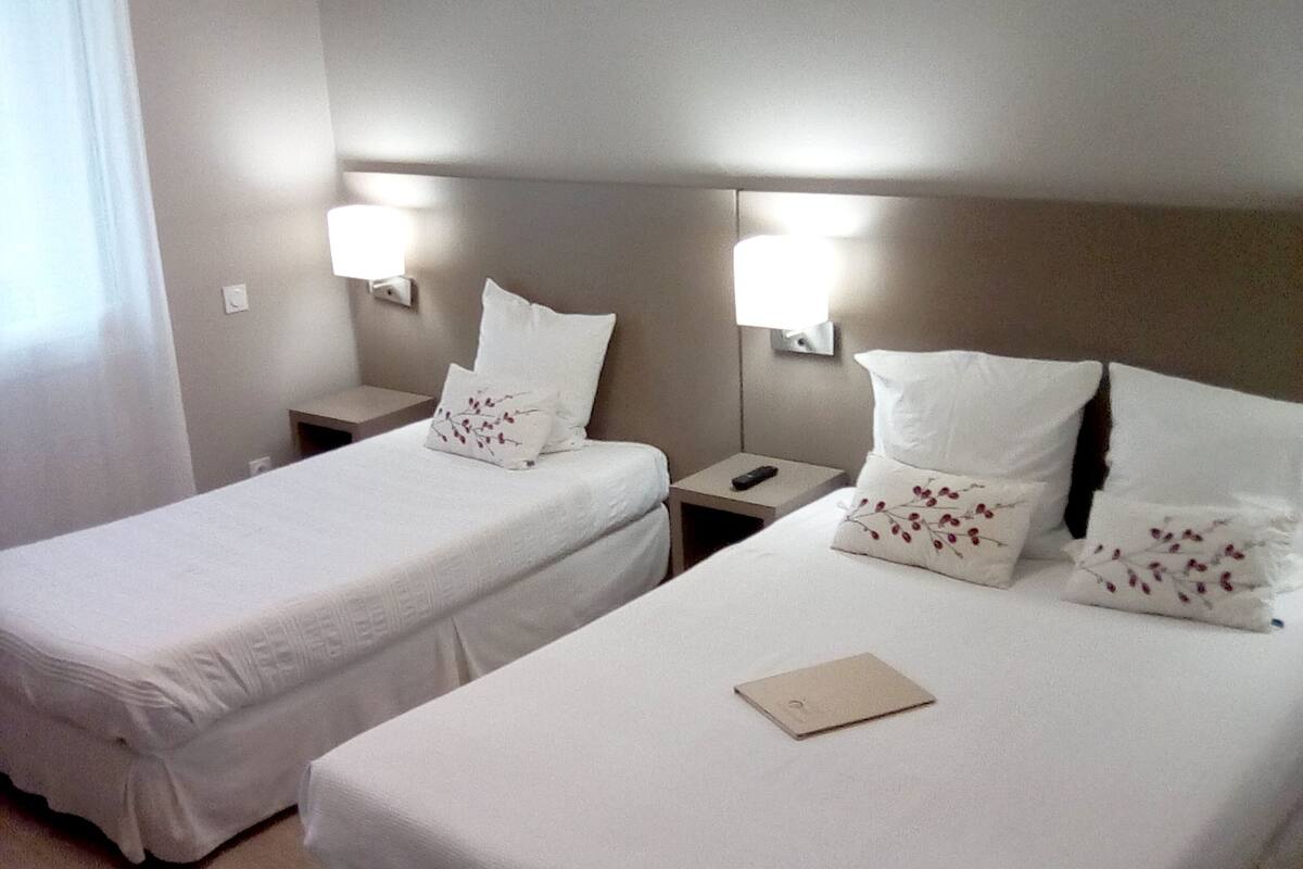 standard triple room, park view | desk, blackout curtains, soundproofing, free wifi