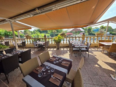Logis Hôtel Restaurant Le Pardaillan