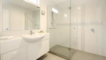 House | Bathroom | Shower, towels