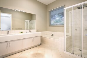 Maison | Salle de bain | Douche, serviettes fournies