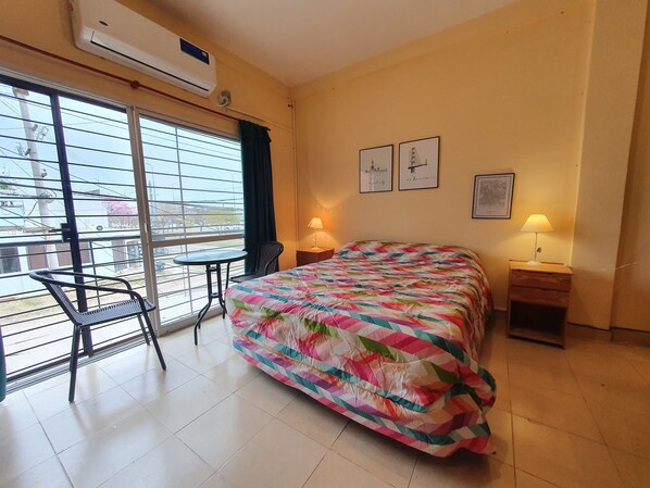 Business Studio, 1 Double Bed with Sofa bed, Balcony | Individually furnished, desk, free WiFi, bed sheets
