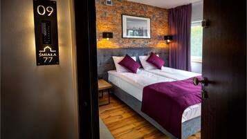 Studio (Brazowe) | Premium bedding, in-room safe, desk, iron/ironing board