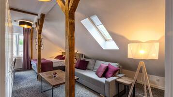 Apartment (Zloty) | Premium bedding, in-room safe, desk, iron/ironing board