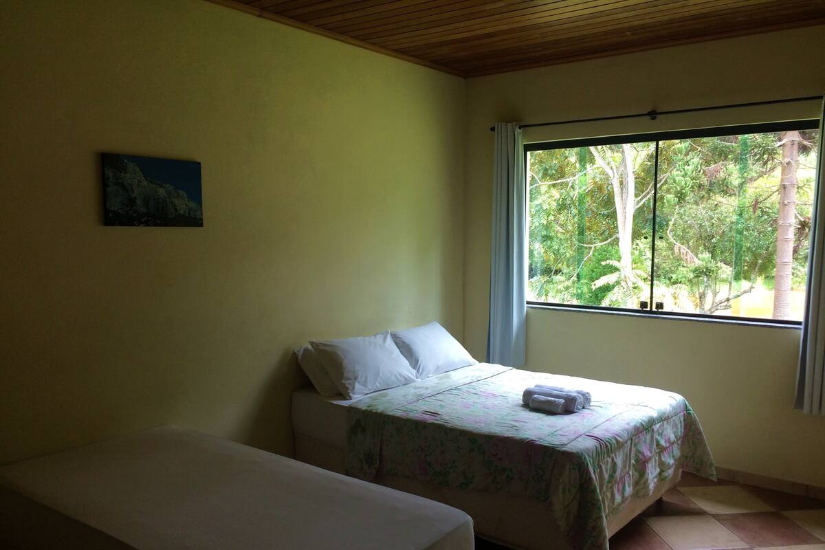 Hypo-allergenic bedding, minibar, blackout curtains, free WiFi