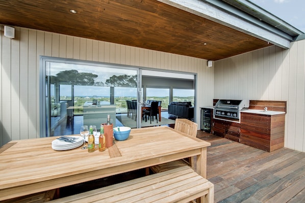House, 4 Bedrooms | Terrace/patio