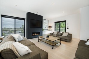 House, 4 Bedrooms | Living area | TV, fireplace, DVD player - Corfu Sorrento (Sorrento)